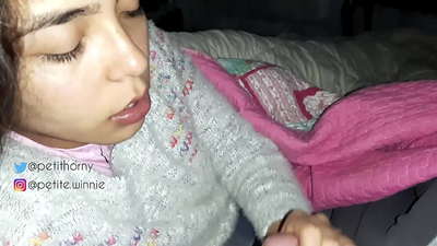 म मेरो पतिको जम्मा भएको सबै दूध निल्छु - कम्मरले जिब्रो देखाउँदै